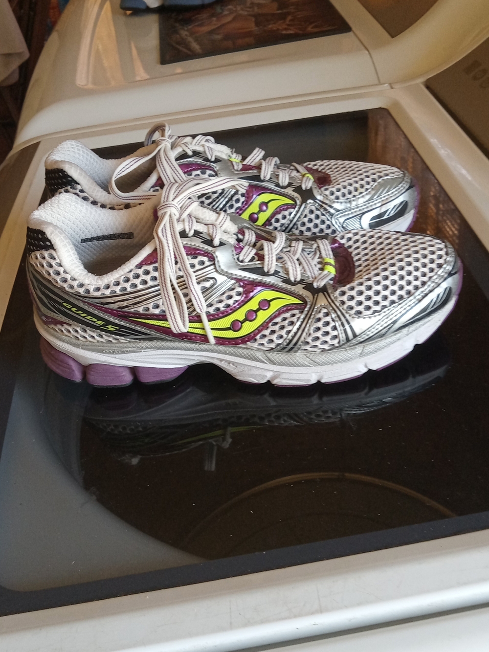 Saucony Women’s White & Purple Running Shoes - Picture 4 of 7